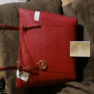 I'm selling MK toe bag brand new